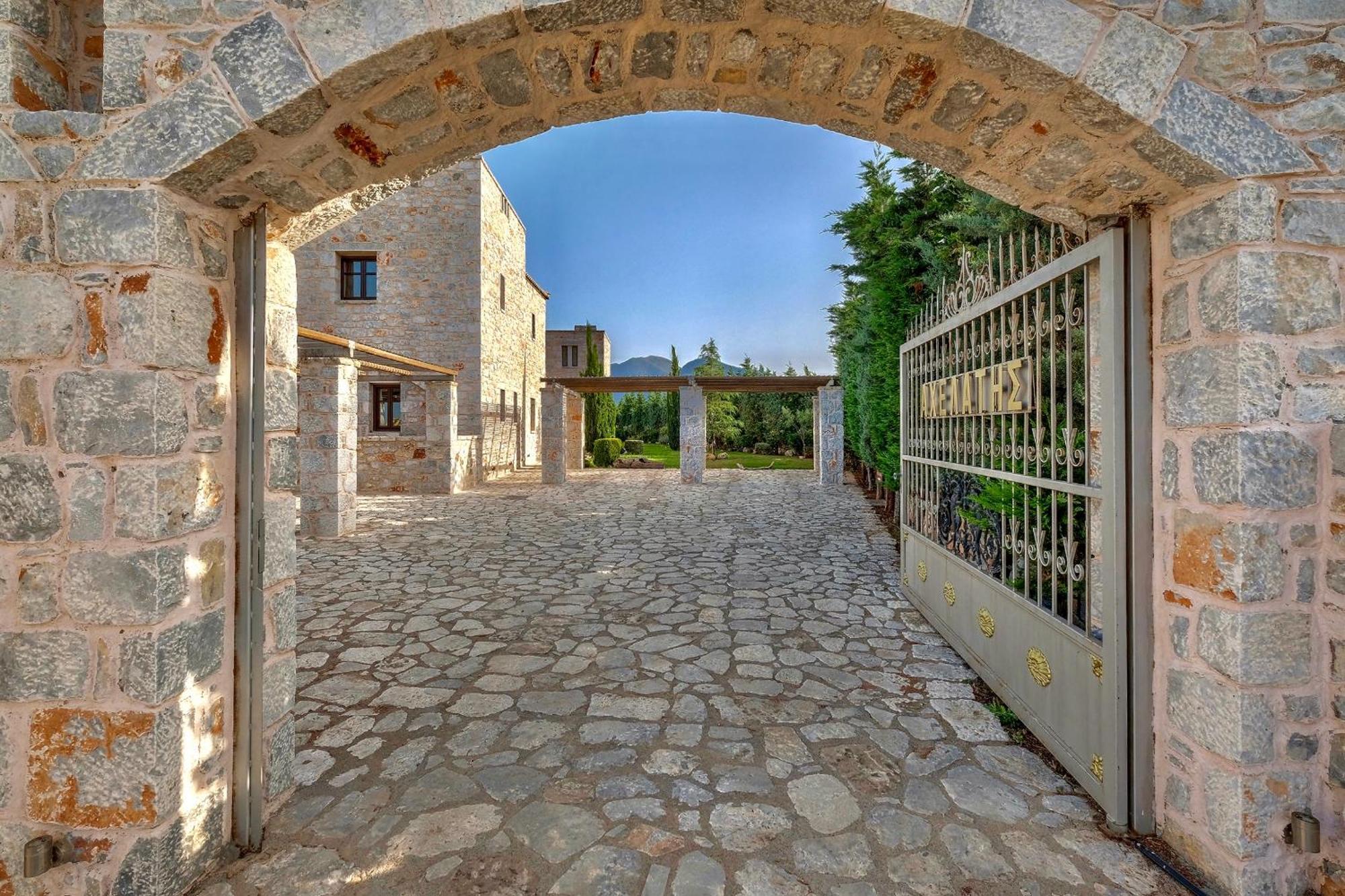 Achelatis Traditional Guest Houses Ареополис Экстерьер фото